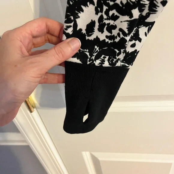 Lululemon zip up cowl neck sweatshirt size 4 - Picture 2 of 7